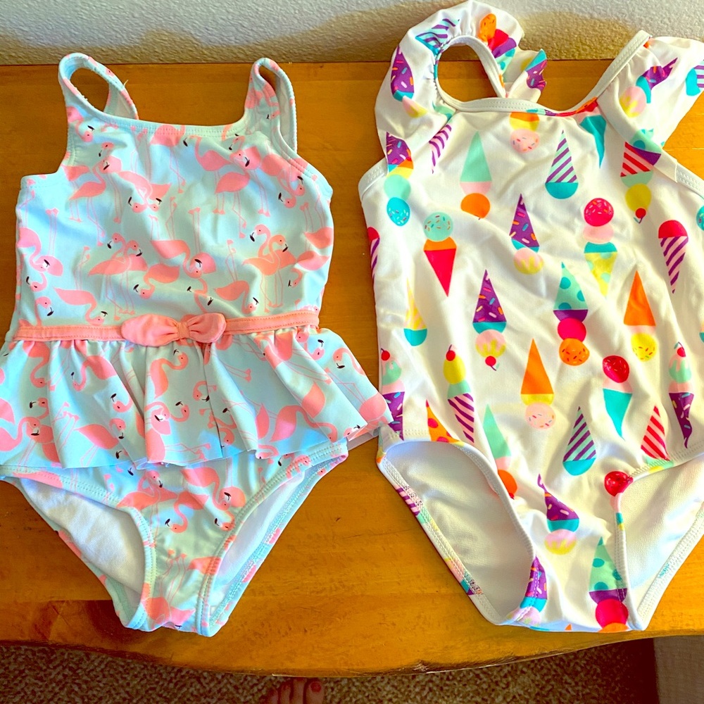 Lot of 2 swimsuits in 4T